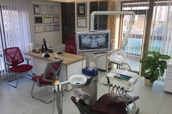 Dentplant Ağız Ve Diş Sağlığı Polikliniği - Emre YANARAL - Resim 1