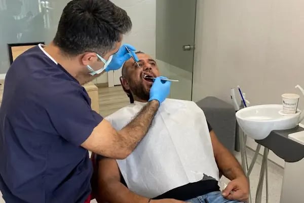 Dentplant Ağız Ve Diş Sağlığı Polikliniği - Emre YANARAL - Resim 16
