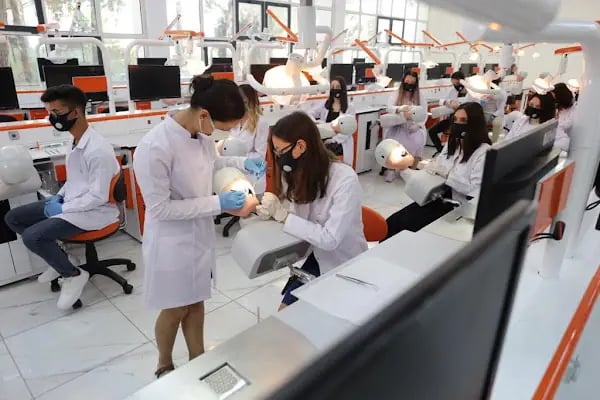 Kocaeli Sağlık ve Teknoloji Üniversitesi - Resim 18