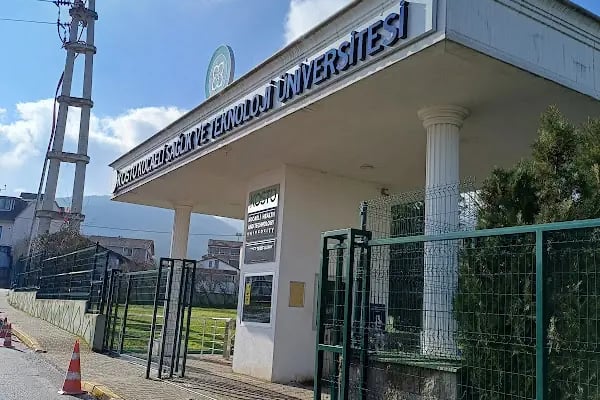Kocaeli Sağlık ve Teknoloji Üniversitesi - Resim 3
