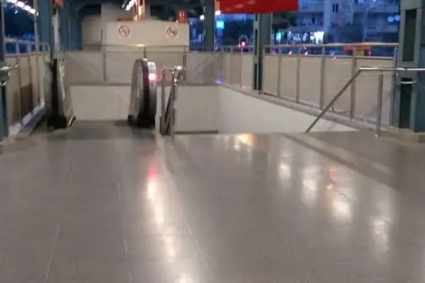 Mavi Bulvar Metro İstasyon Durak - Resim 2