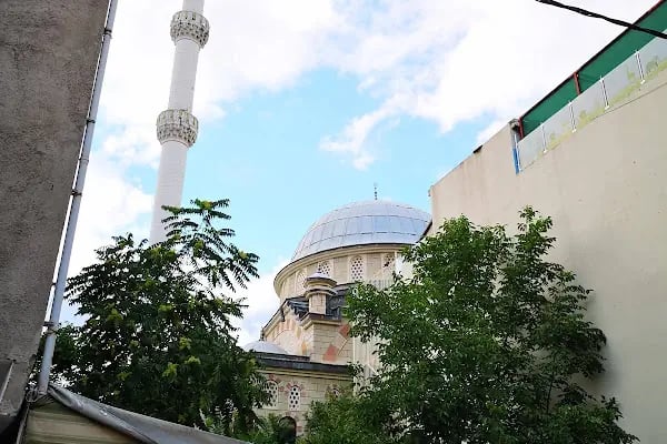 T.C. ATAŞEHİR MÜFTÜLÜĞÜ ŞEHİTLER CAMİİ - Resim 2