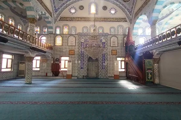 T.C. ATAŞEHİR MÜFTÜLÜĞÜ ŞEHİTLER CAMİİ - Resim 3