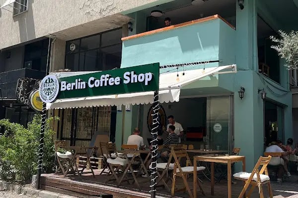 Berlin Coffee Shop Bornova - Resim 2