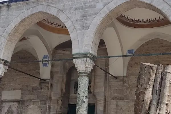Oğlanlar Türbesi - Resim 3