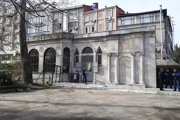 Oğlanlar Türbesi - Resim 16