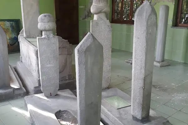 Oğlanlar Türbesi - Resim 10