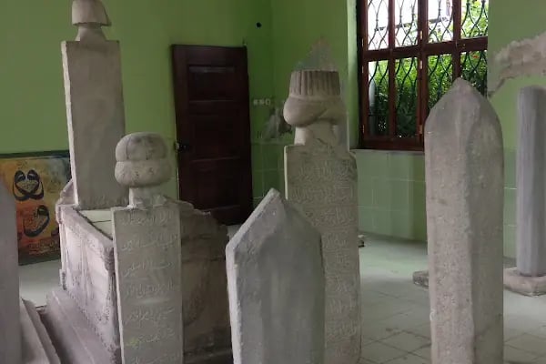 Oğlanlar Türbesi - Resim 4