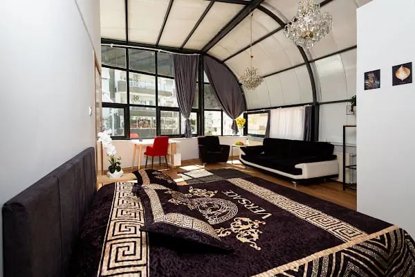 8 Rooms House - Resim 7