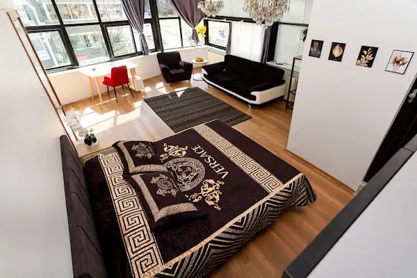 8 Rooms House - Resim 5