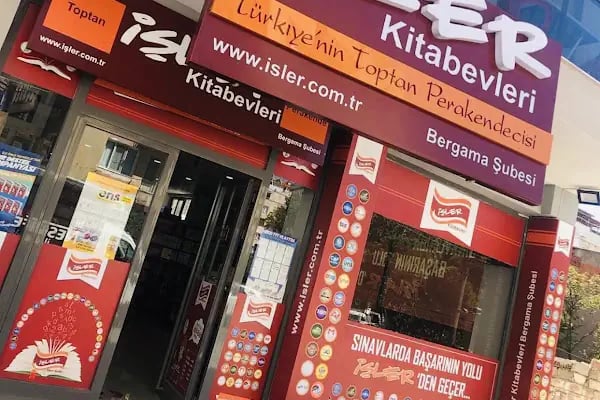 Pergamon Kitabevi &amp; Cafe - Resim 3