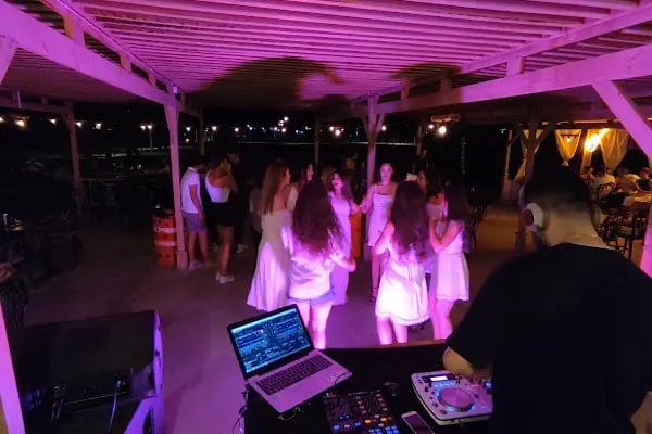 Sky Lounge Playstation & Cafe - Resim 19