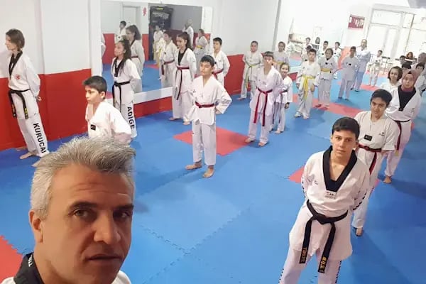 Şampiyon Yıldızlar Spor Kulübü - Resim 1