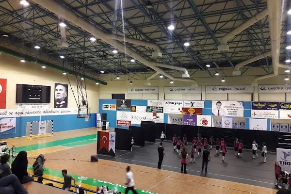 Binnaz Karakaya Kapalı Spor Salonu - Resim 4