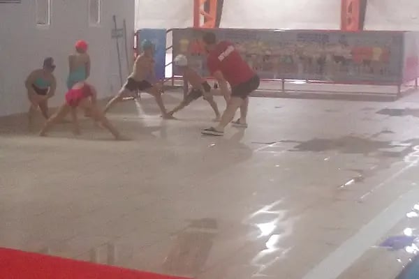 Karşıyaka Belediyesi Yüzme Havuzu - Resim 18