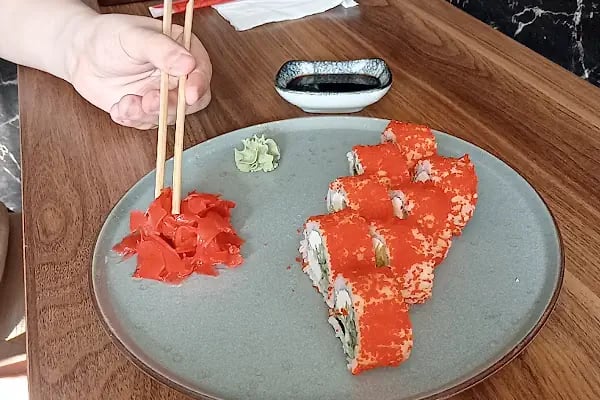 ROLLS ROLLS SUSHİ - Resim 17