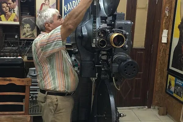 Sabri şenevi sinema evi - Resim 15
