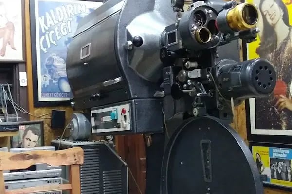 Sabri şenevi sinema evi - Resim 14