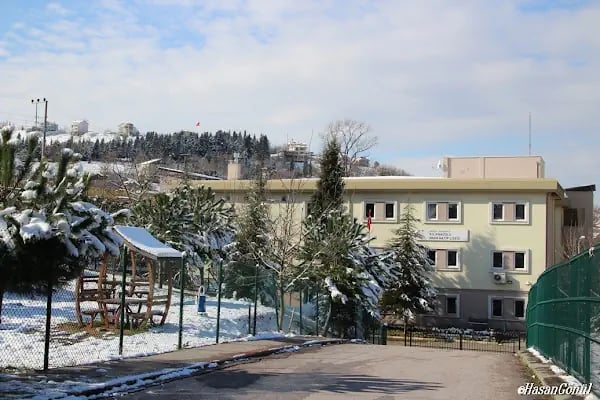 Başiskele Kız Anadolu İmam Hatip Lisesi - Resim 1