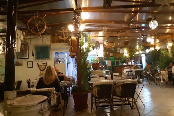 Komodor Marina Balık ve Meze Evi - Resim 12