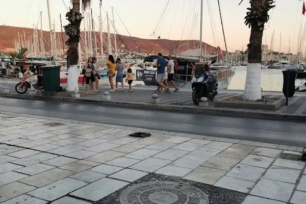 Komodor Marina Balık ve Meze Evi - Resim 13