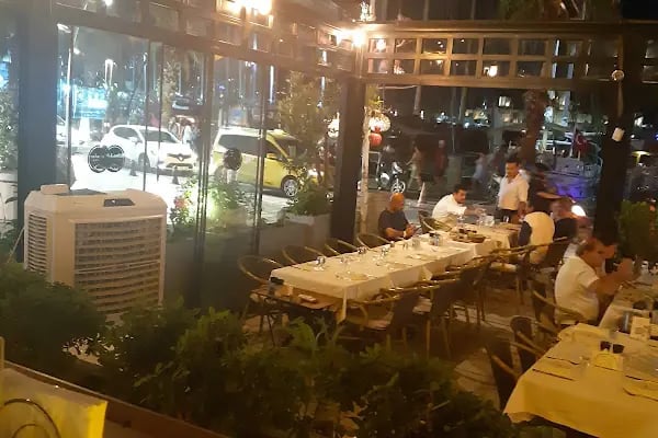 Komodor Marina Balık ve Meze Evi - Resim 11