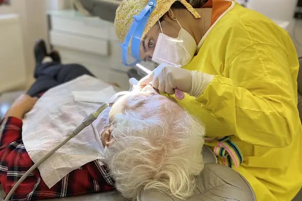Denizli Diş Hekimi Hande Nur Duru - Resim 2