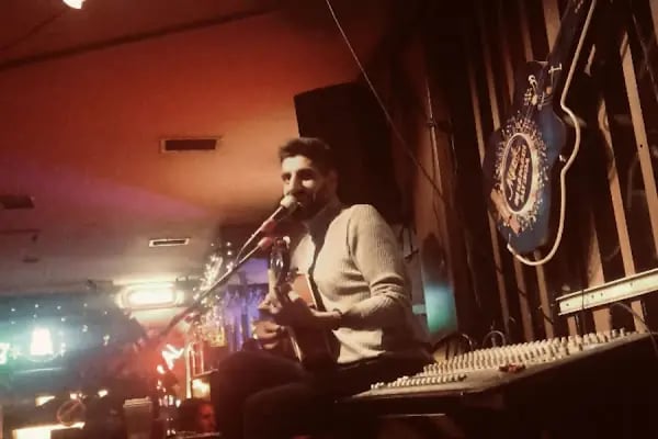 Adrenal Cafe Bar - Resim 10