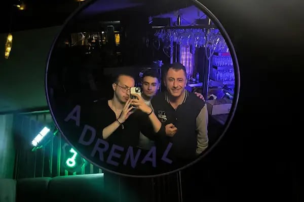 Adrenal Cafe Bar - Resim 3