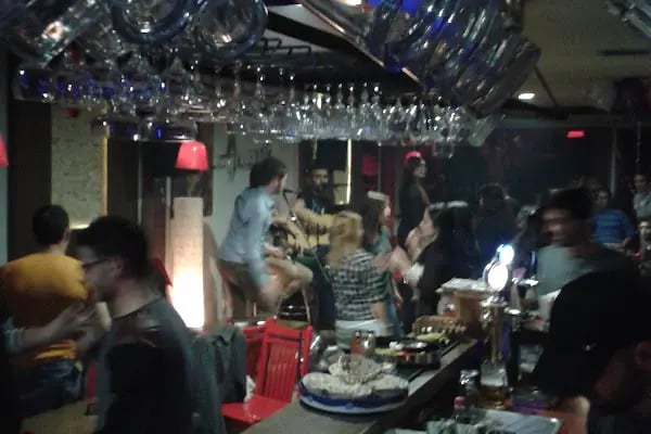 Adrenal Cafe Bar - Resim 9