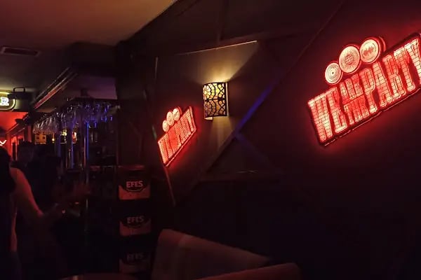 Adrenal Cafe Bar - Resim 11