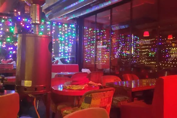 Adrenal Cafe Bar - Resim 6