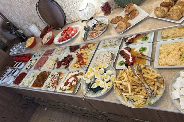 BERGOVA CAFE &amp; ŞARKÜTERİ &amp; KAHVALTI &amp; DONDURMA - Resim 15