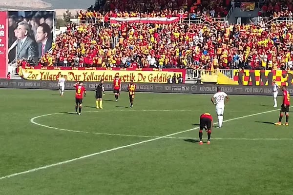Bornova Aziz Kocaoğlu Stadyumu - Resim 4
