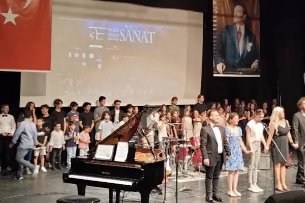 Tahi̇r Özcan Ersöz Sanat Akademisi - Resim 2
