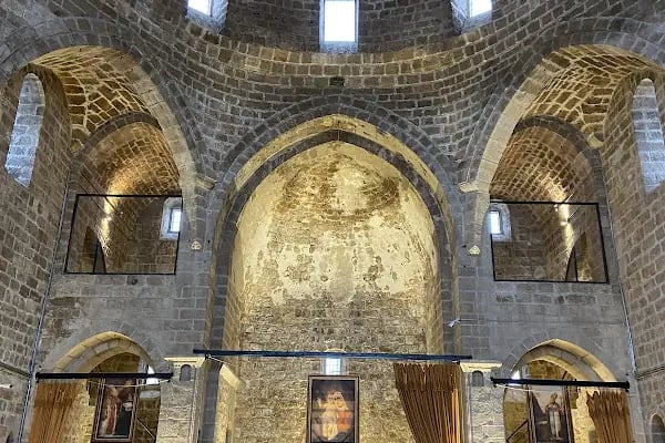 Taşhoron Kilisesi(Surp Yerrortutyun)) - Resim 4