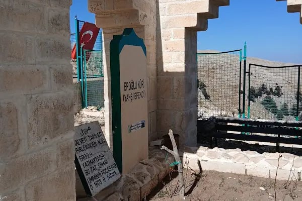 Eroğlu Nuri Türbesi - Resim 3