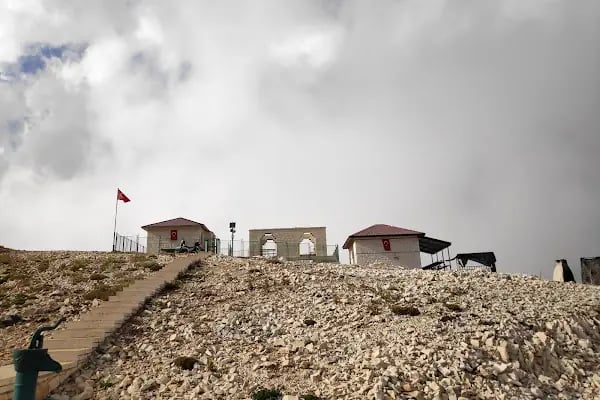 Eroğlu Nuri Türbesi - Resim 18