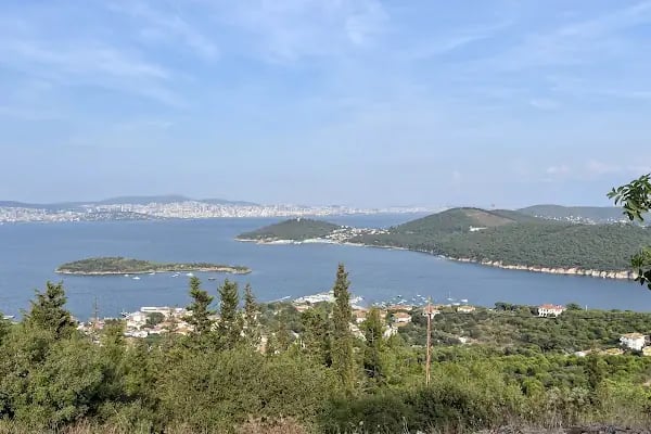 3 things burgazada - Resim 4