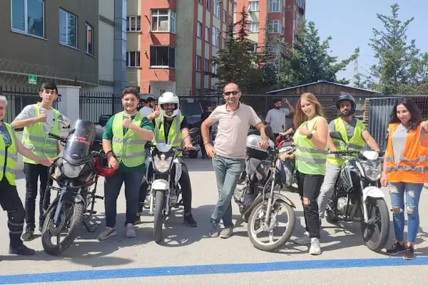 Ak Çarşı sürücü kursu Güneşli - Resim 11