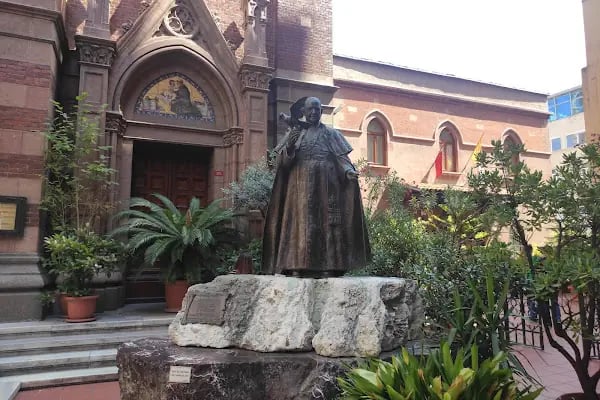 St. Antuan Kilisesi - Resim 4