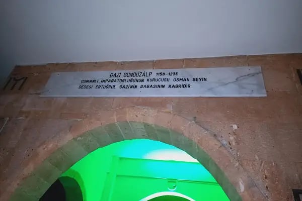 Gazi Gündüzalp Türbesi - Resim 9