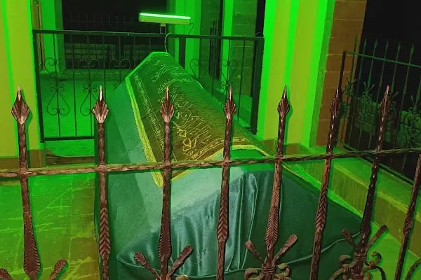 Gazi Gündüzalp Türbesi - Resim 12