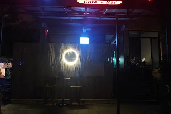 LUX CAFE BAR - Resim 3