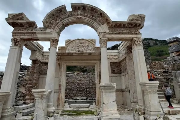 Üçyol Cafe &amp; Bar - Resim 9