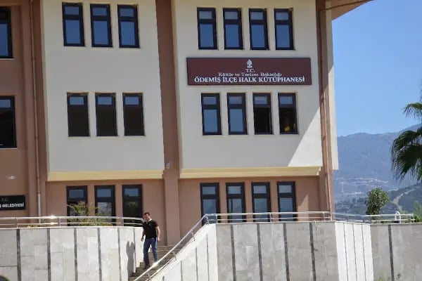 Ödemiş İlçe Halk Kütüphanesi Müdürlüğü (Library) - Resim 6