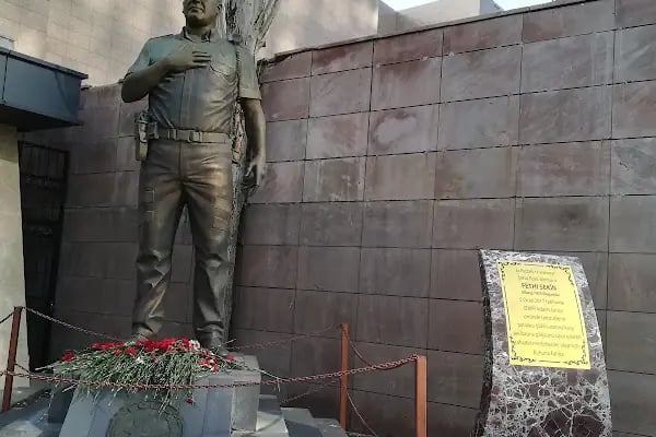 T.C. İzmir Adalet Sarayı - Resim 2