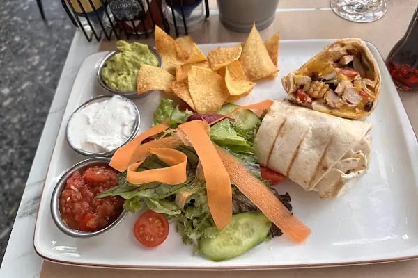 SMAK Cafe &amp; Eatery - Resim 9