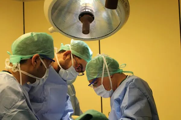 Doç. Dr. Ata CAN | Ortopedist, Uzman Doktor | Kalça ve Diz Protezi Ameliyatı Cerrahisi - Resim 1