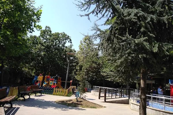 Bağcilar Belediyesi Merkez Mahallesi Aile Parkı - Resim 7